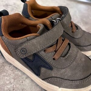 Boys stride rite sneakers size 7
